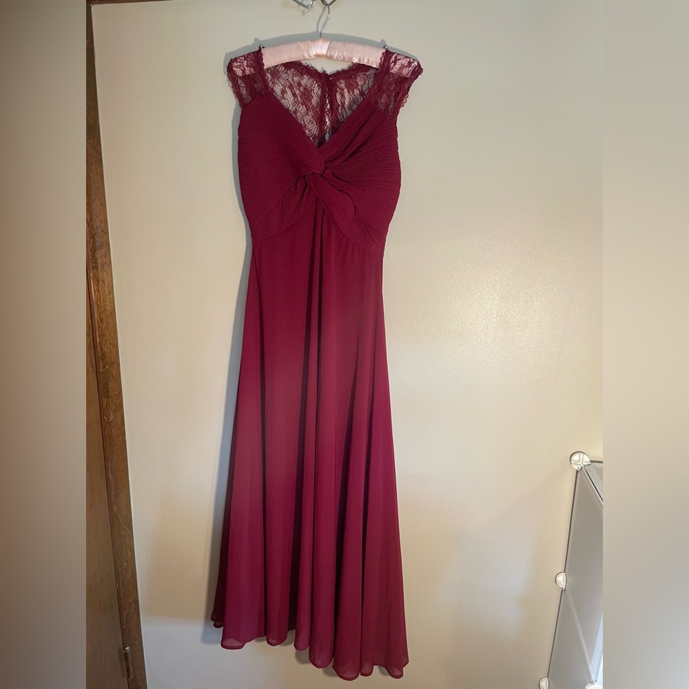 Elegant Burgundy Lace Evening Gown